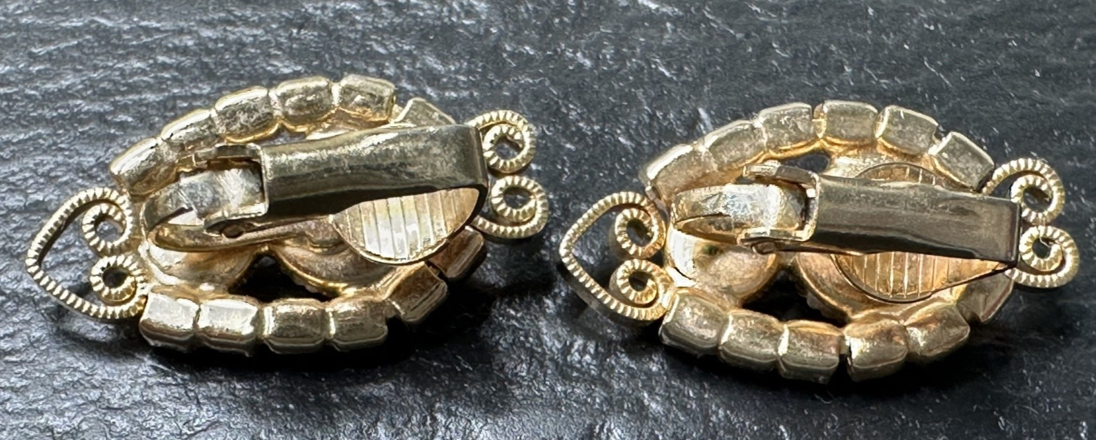FIVE PAIR OF VINTAGE CLIP EARRINGS, DIFFERENT STYLES N12