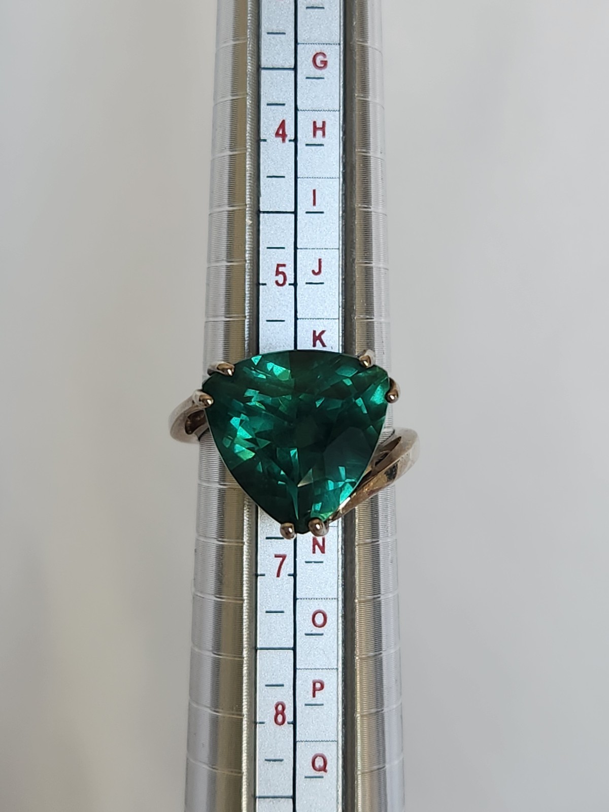 VINTAGE Sterling Silver 925 Trillion Cut Green EMERALD – SIZE 6