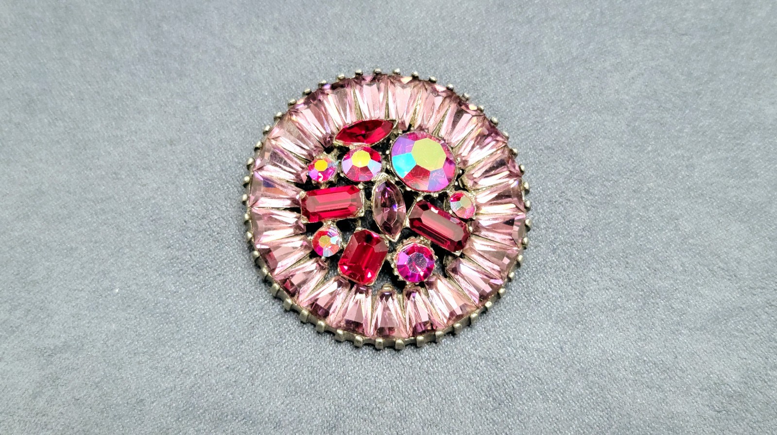 VTG Red/Pink Round Cluster BROOCH with Ab Rhinestones. Gift box Included.