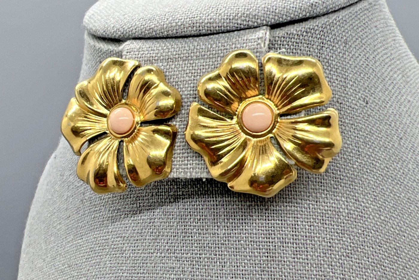 Vintage Gold Tone Flower Clip On Earrings Pink Center Cabochon Bold Retro Floral