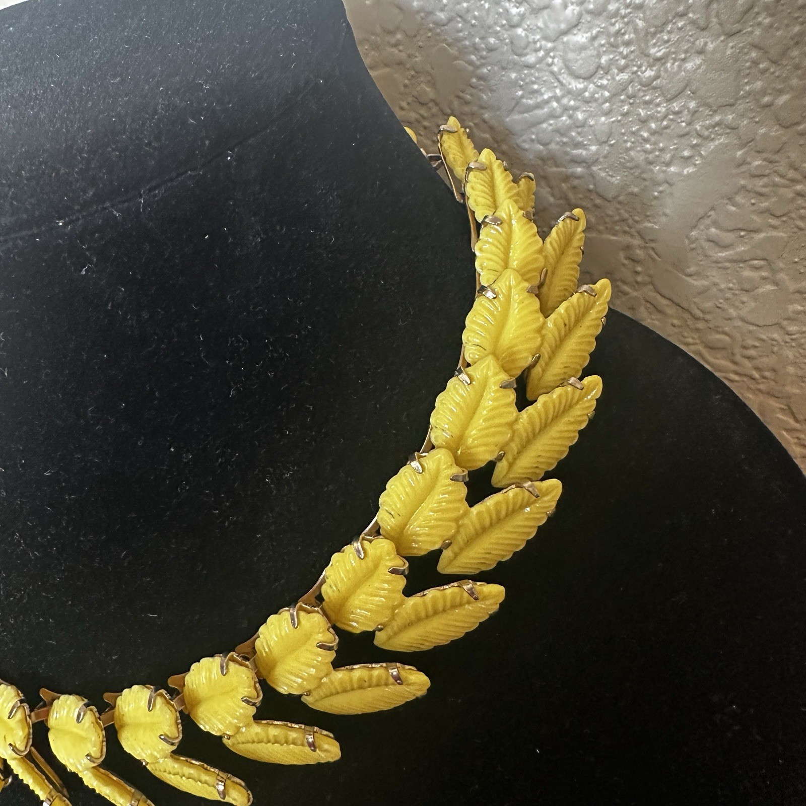Vintage Thermostat Yellow Lucite Necklace And Clip On Earrings Gold / Adjustable