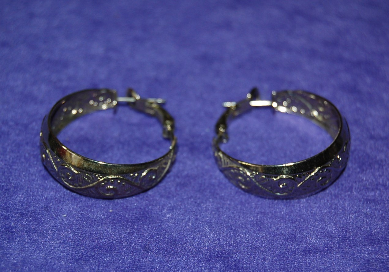 Pair of Vintage Silver Tone Stud Earrings about 1-1/8″ in Diameter – My Lot #17C