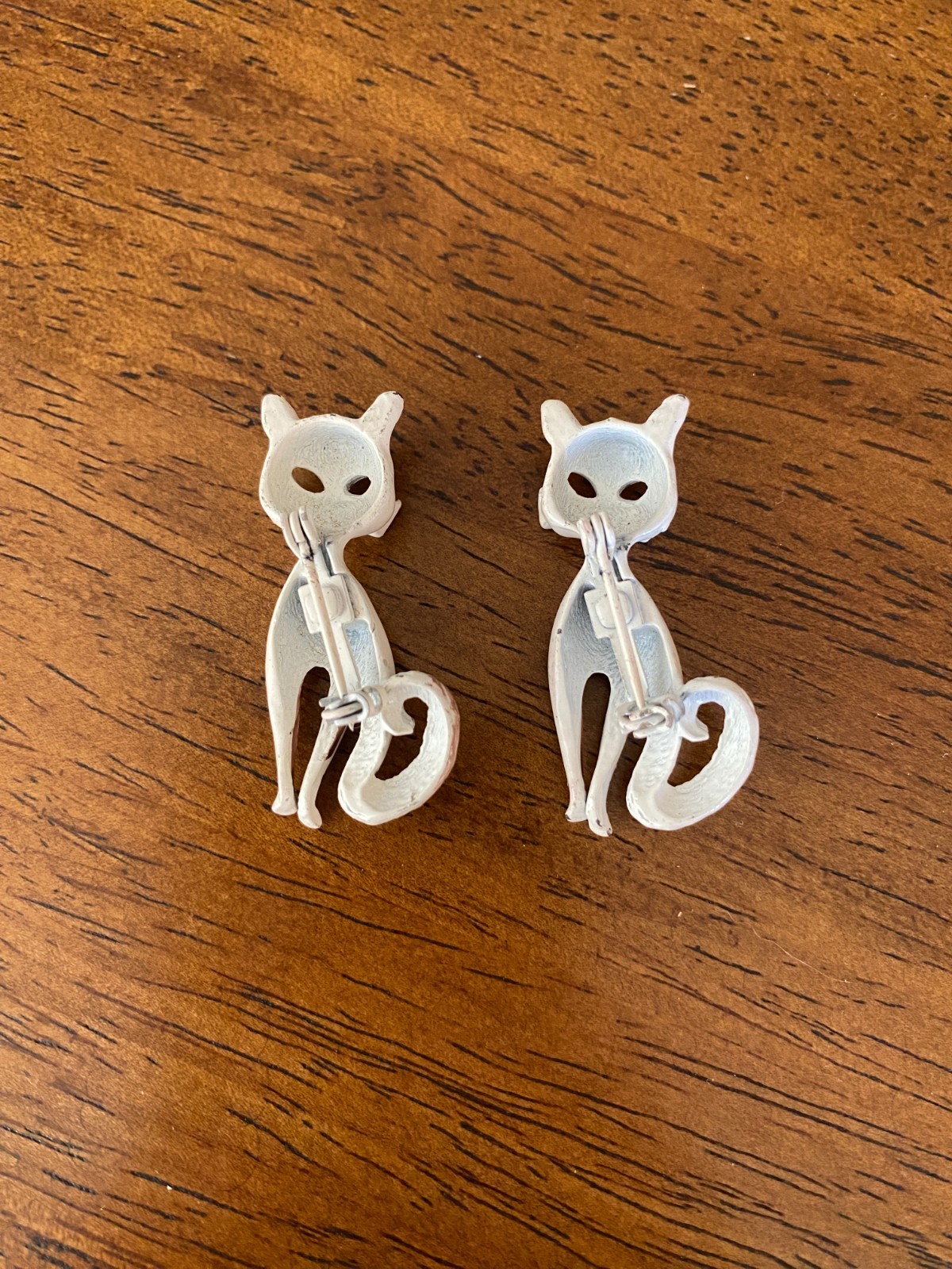 Siamese Cat Brooches Set Of 2 Vintage Scatter Pins White Brown Enamel