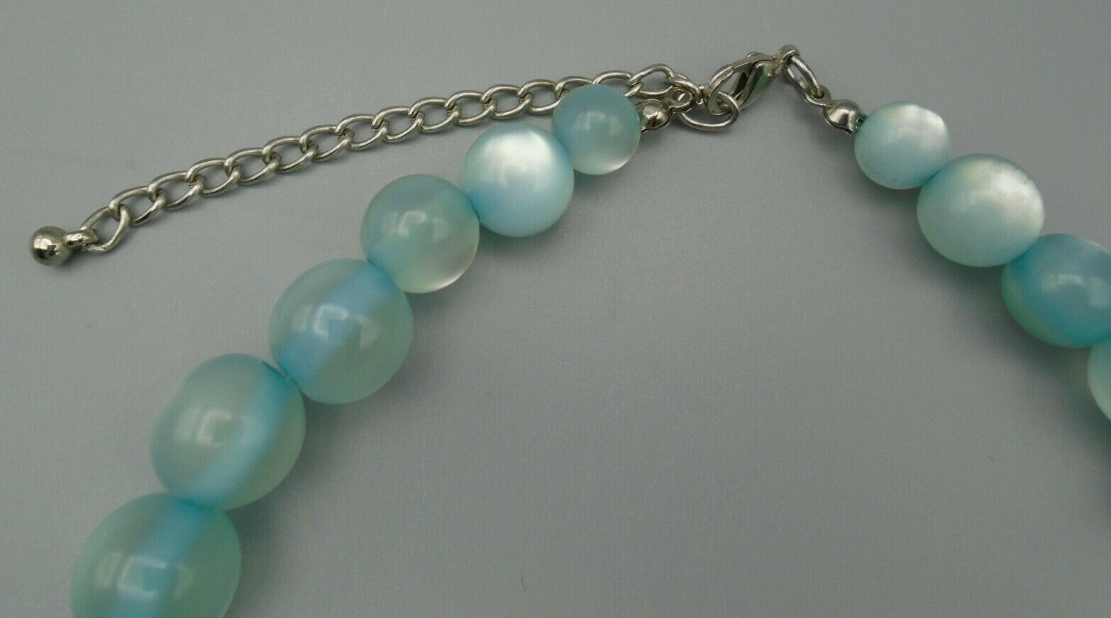 Vintage Women’s Light Teal Opalescent Graduating Beads Necklace