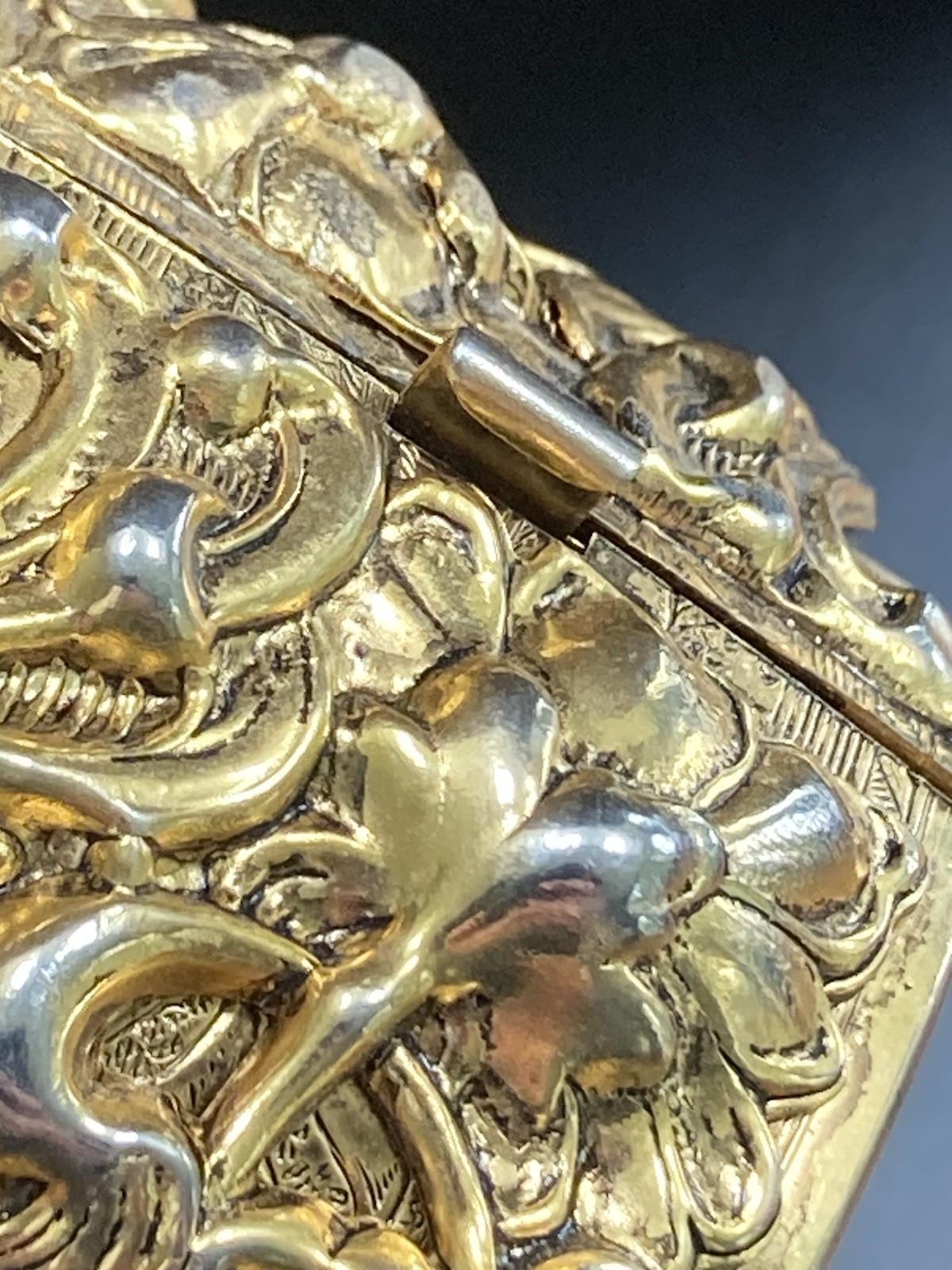 Vintage Bangle Bracelet Repousse Chunky Gold Tone 7” Signed Vargus Hinged READ
