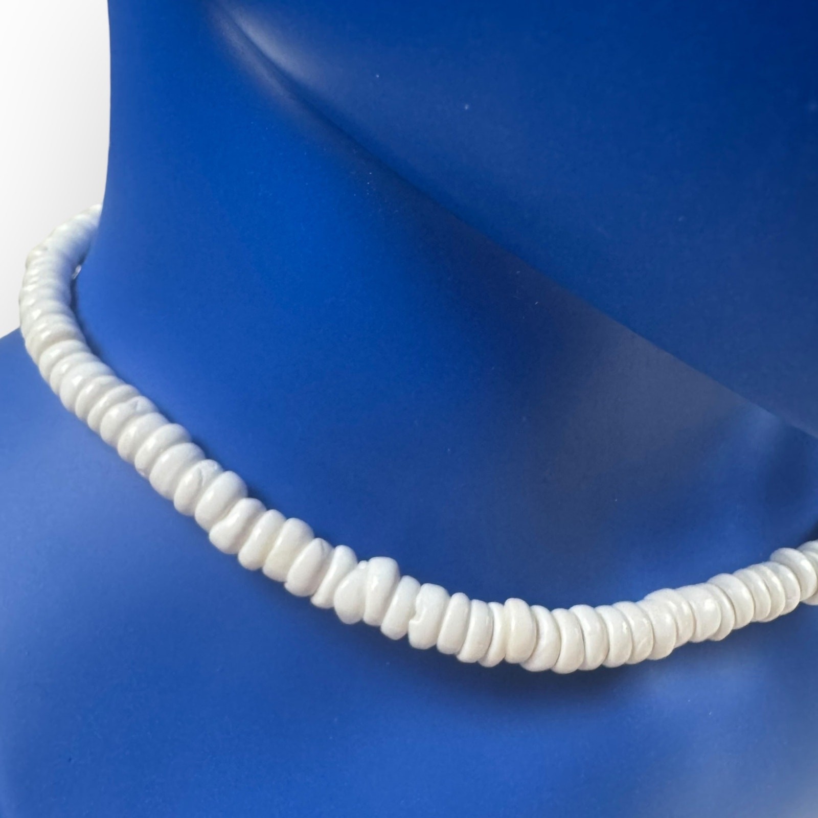 Vintage Y2K White Puka Heishi Shell Choker Necklace Surfer California Coastal