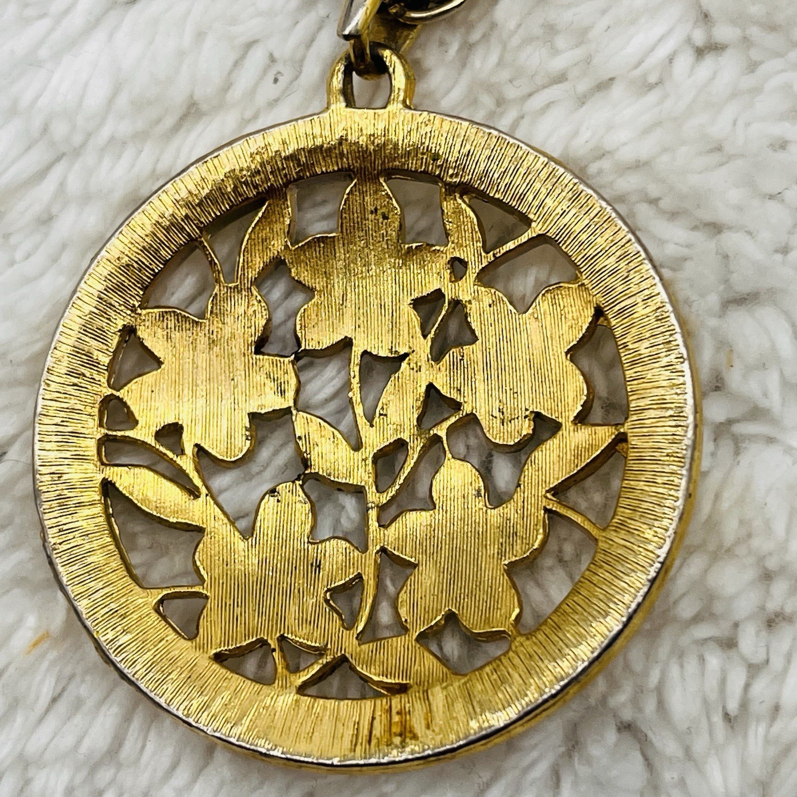 Vintage Enamel Flower Necklace White Daisy Pendant Hippie Boho 24″