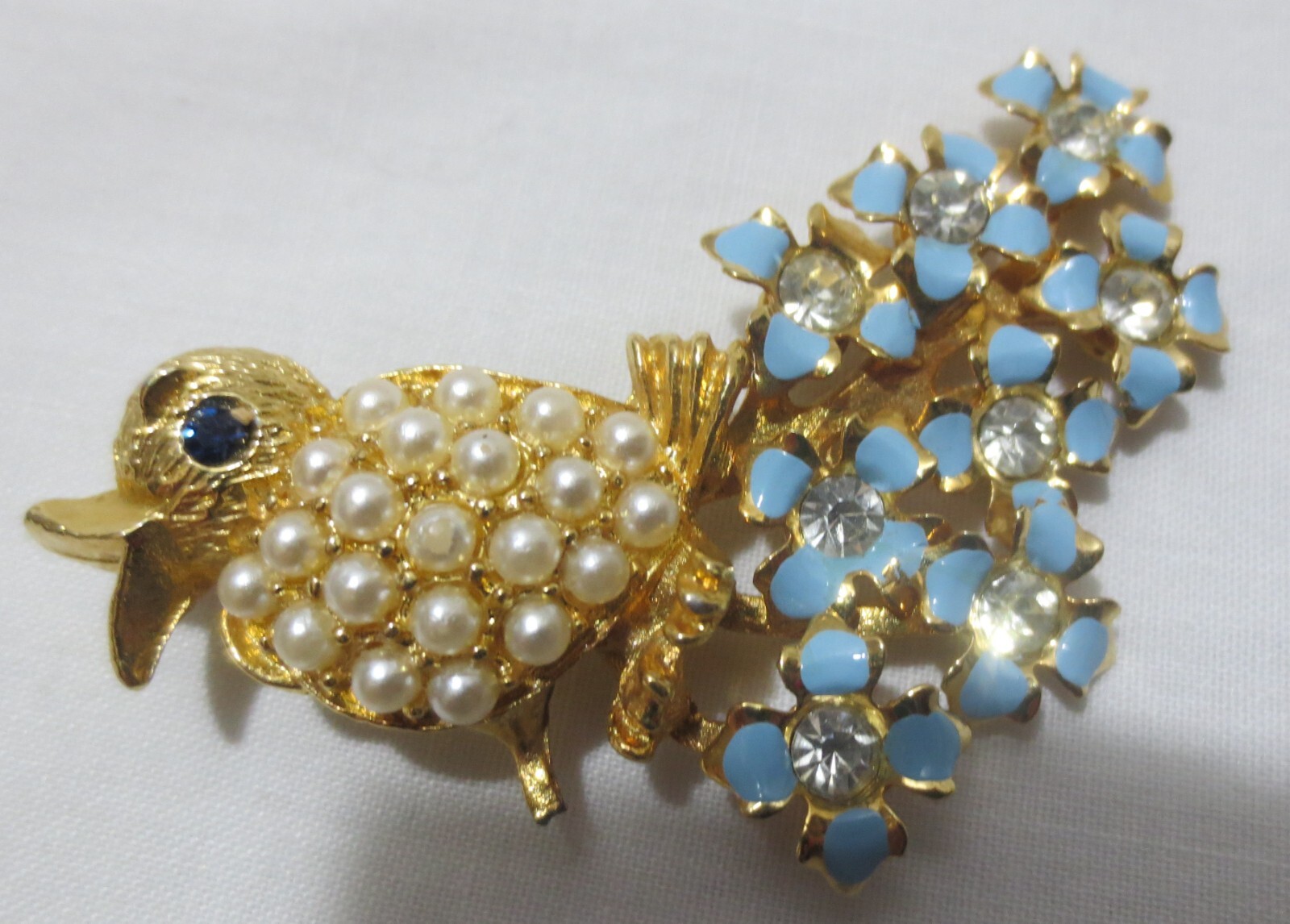 Vtg Bird brooch Faux pearls, rhinestones enamel petals