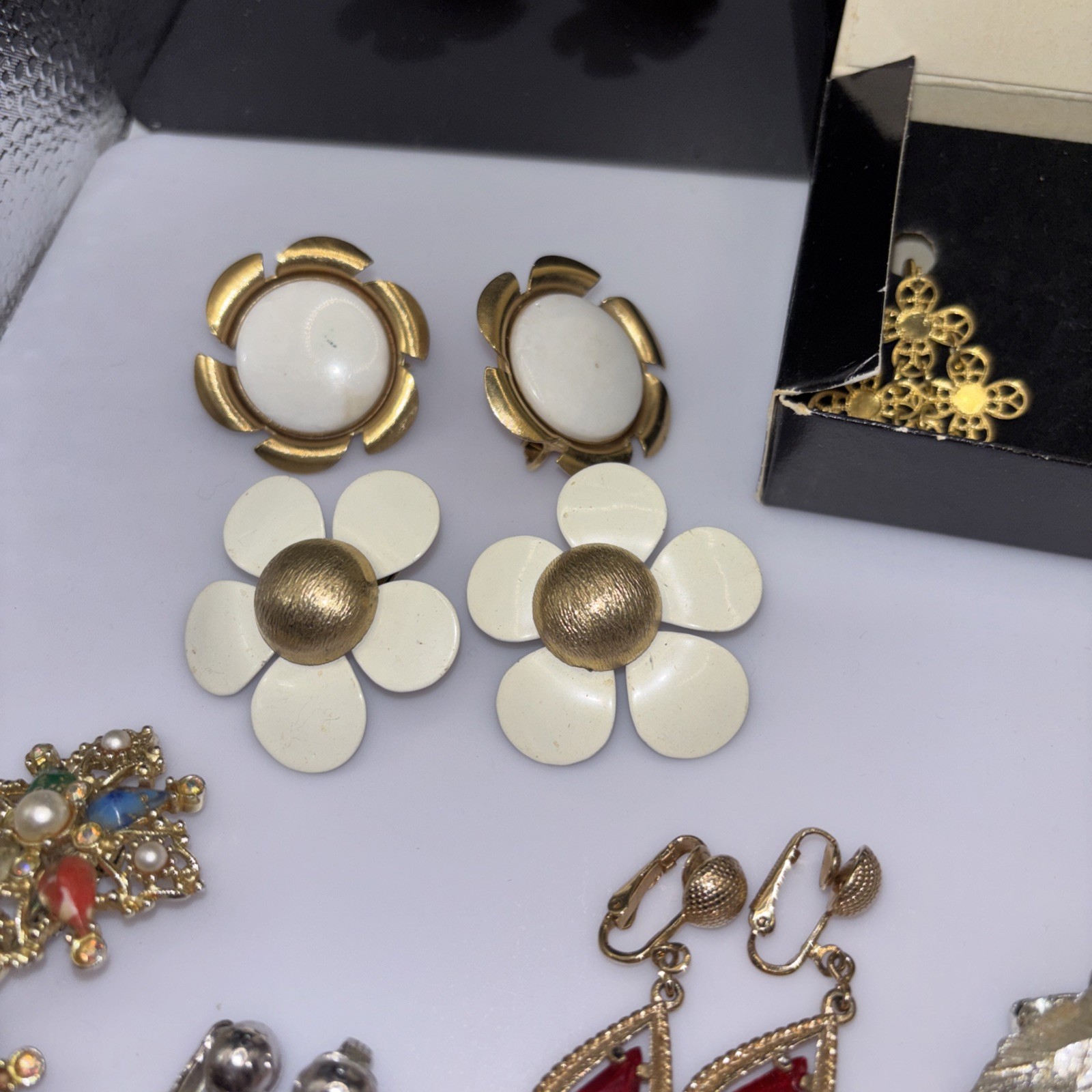 Vtg Sarah Coventry Clip On Earring Jewelry Lot. Estate Auction. See Description