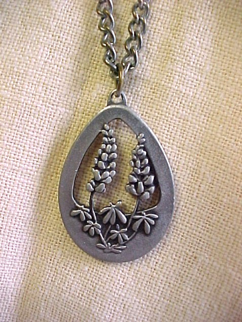 Vtg Pewter Marijuana Cannabis Flower Leaf Pendant On Silver Tone Chain Necklace