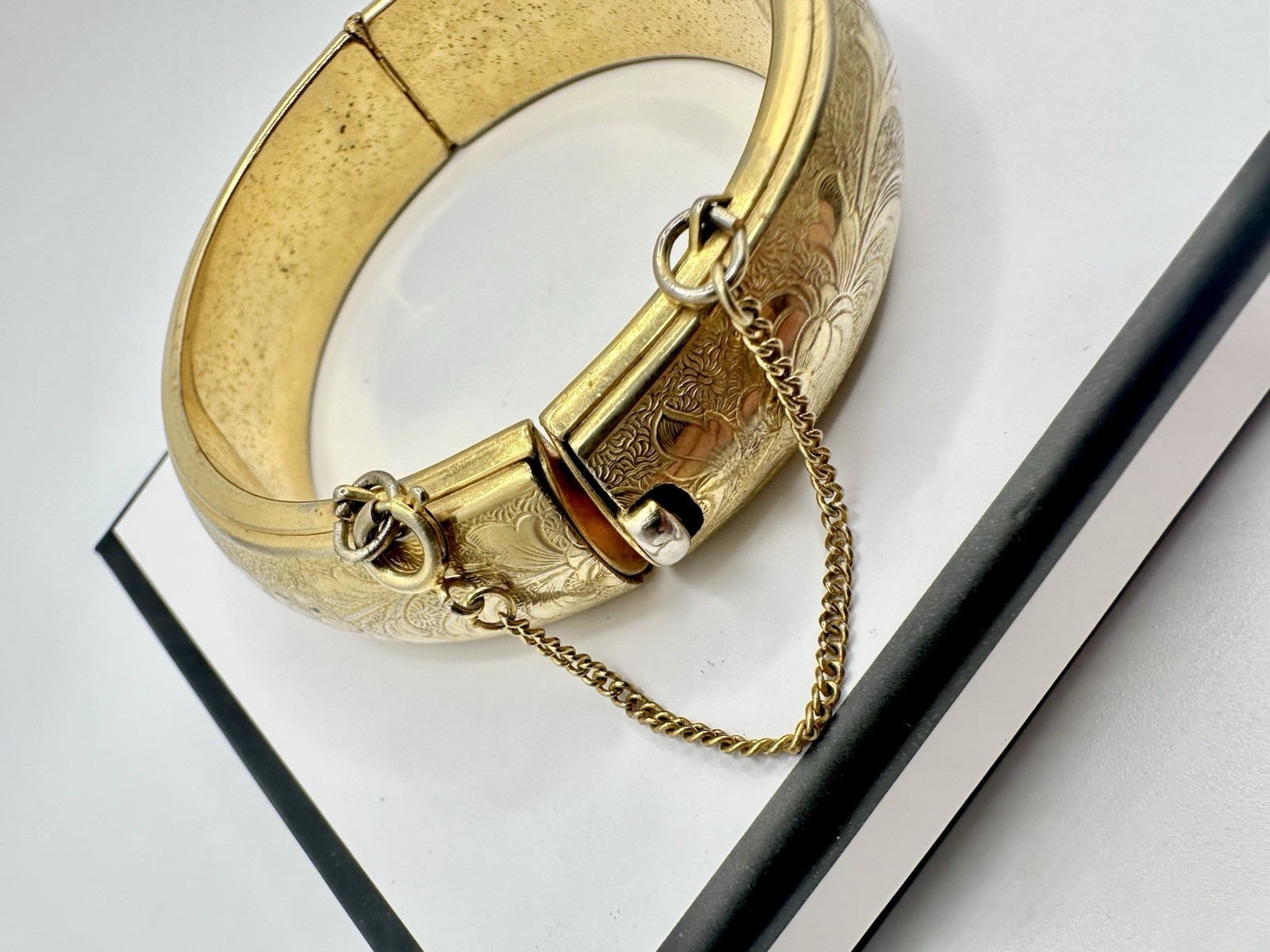 VTG Gold Tone Bangle Bracelet Safety Push Clasp Unsigned Costume Repair Read
