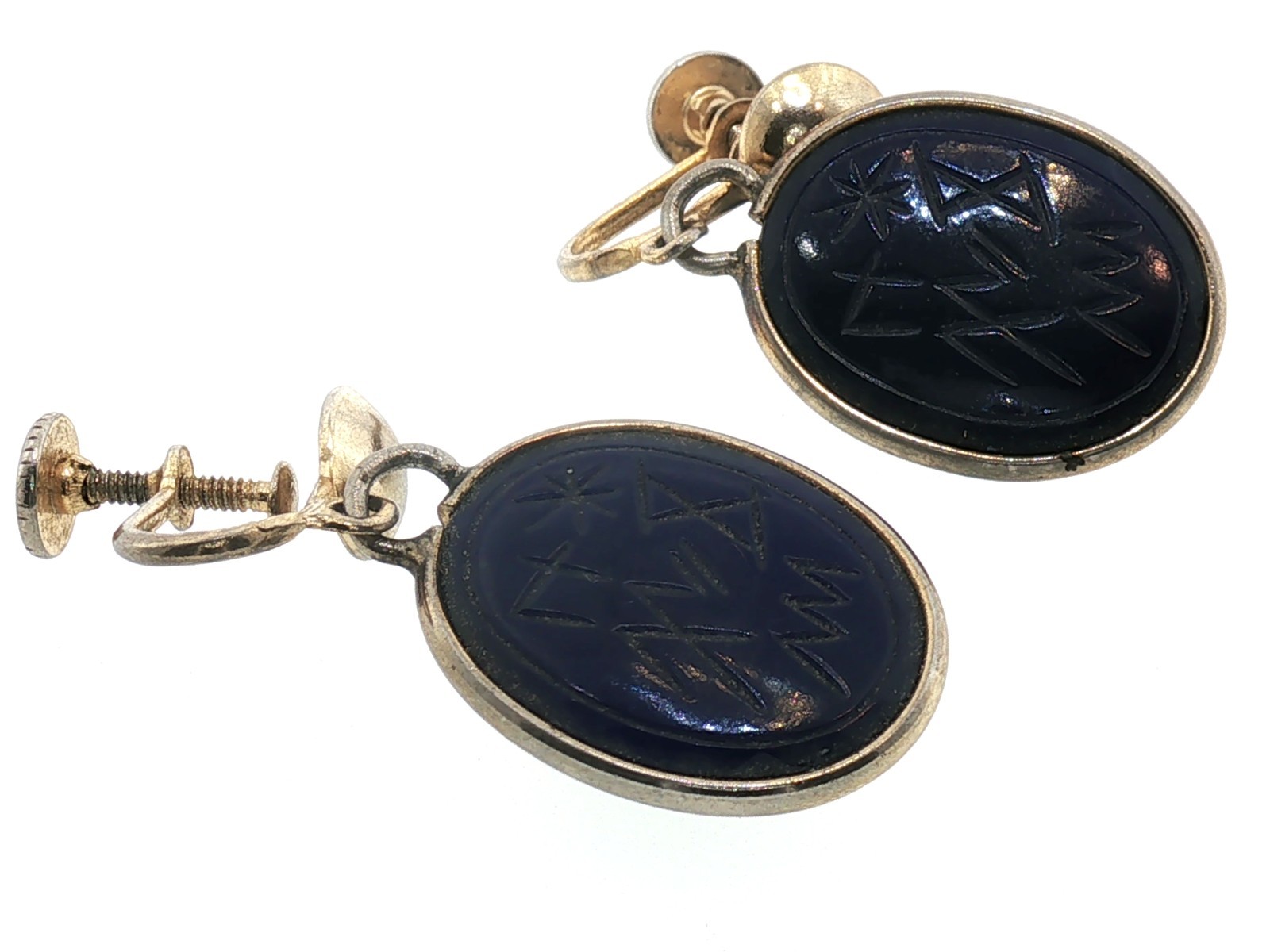 Stunning Vintage Gold Tone Dark Blue Scarab Oval Hinged Screw Back Earrings