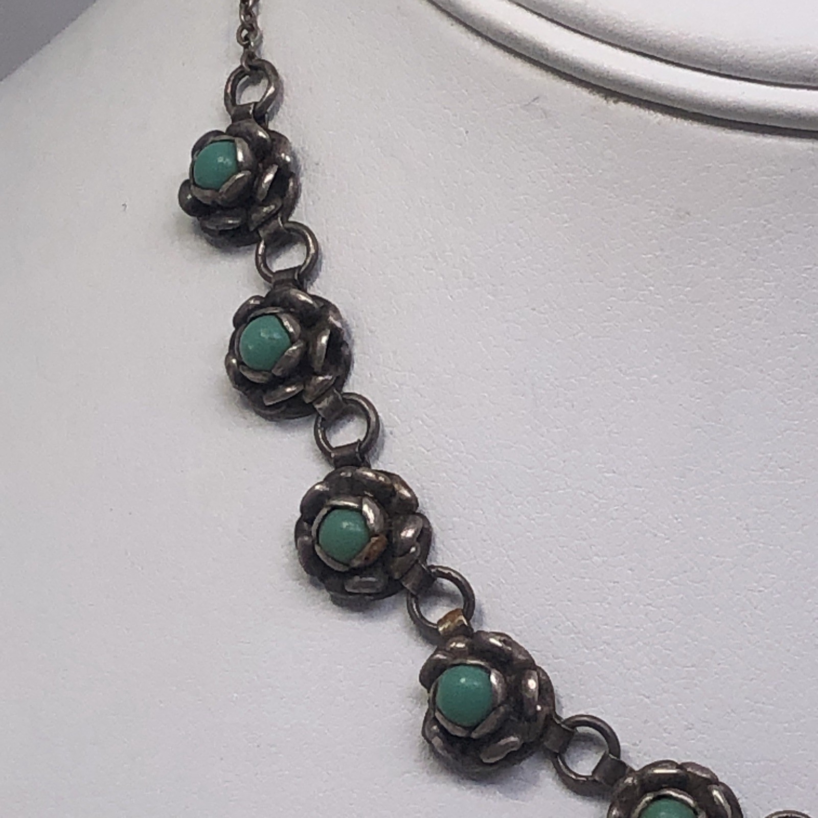 Vintage Sterling Silver Green Stone Center Flower Necklace Hook Clasp 14 Inch