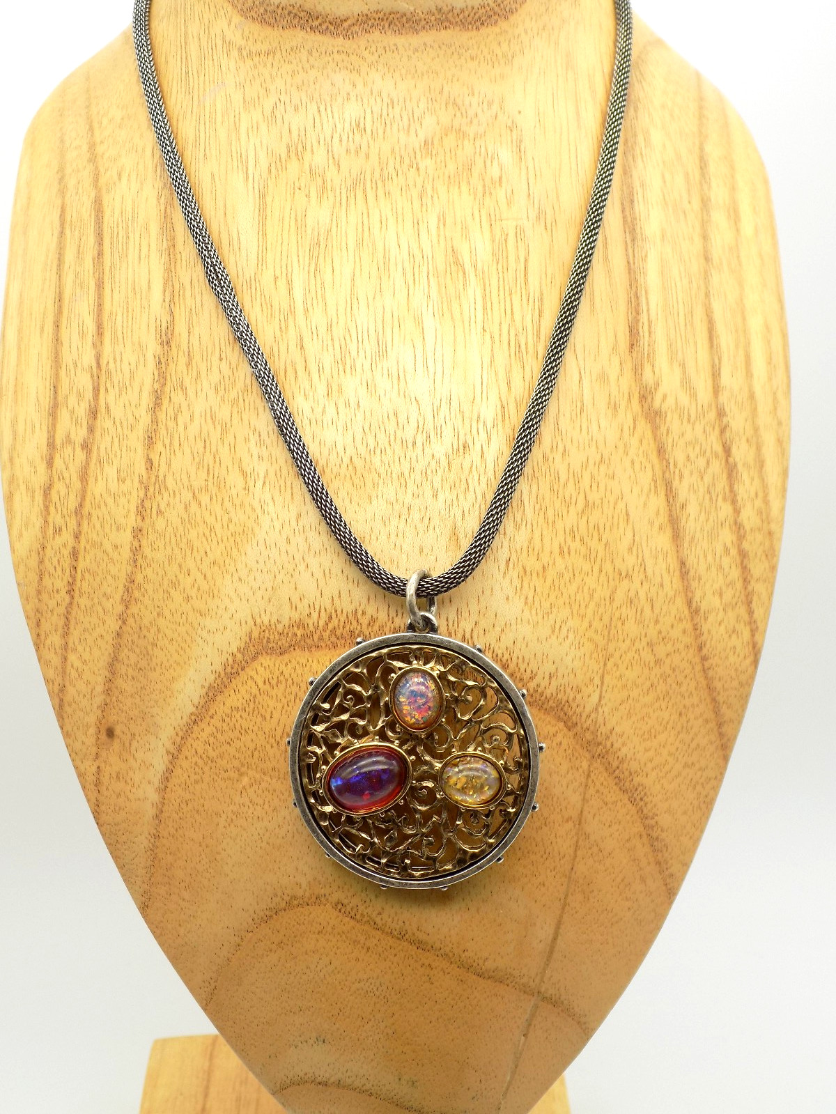 Signed SR Silver Tone Foiled Glass Cabochon Pendant Necklace Ornate