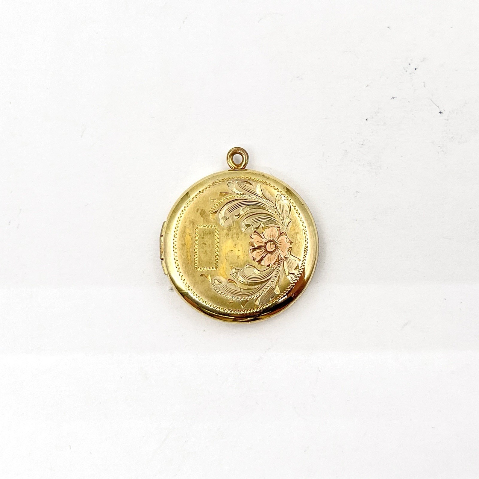 VTG 1/20 12k Gold Filled Round Locket Pendant w/ Engraved Floral Flower Design