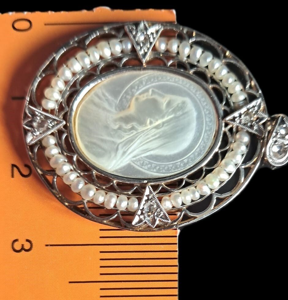 Fine Antique Art Nouveau 18K Gold Mother of Pearl Virgin Mary Pendant Ca 1900