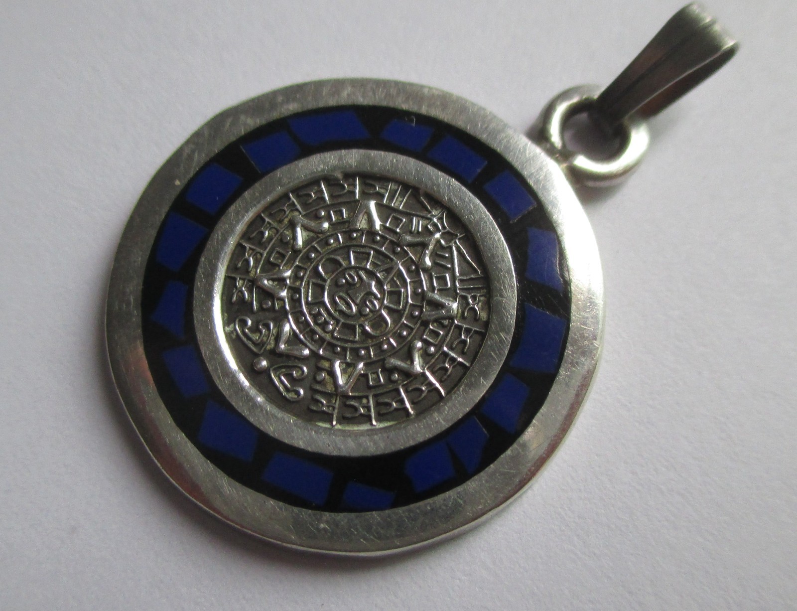 VINTAGE STERLING SILVER ENAMEL INLAY MEXICO AZTEC MAYAN CALENDAR PENDANT CHARM