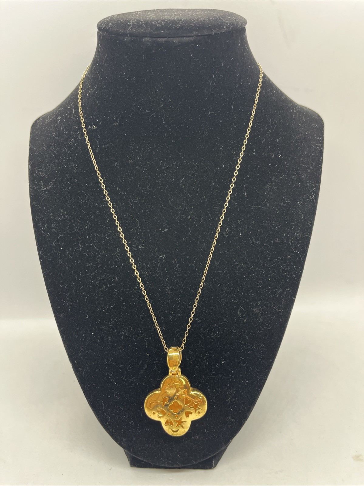 Ivory Enamel And Gold Tone Clover Pendant Enhancer With 18 Inch Chain