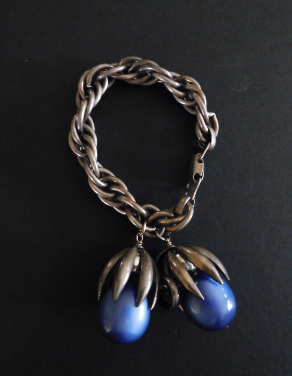 VTG. 1950’s NAPIER BLUE MOONGLOW KUMQUAT CHARM BRACELET 7 3/4″