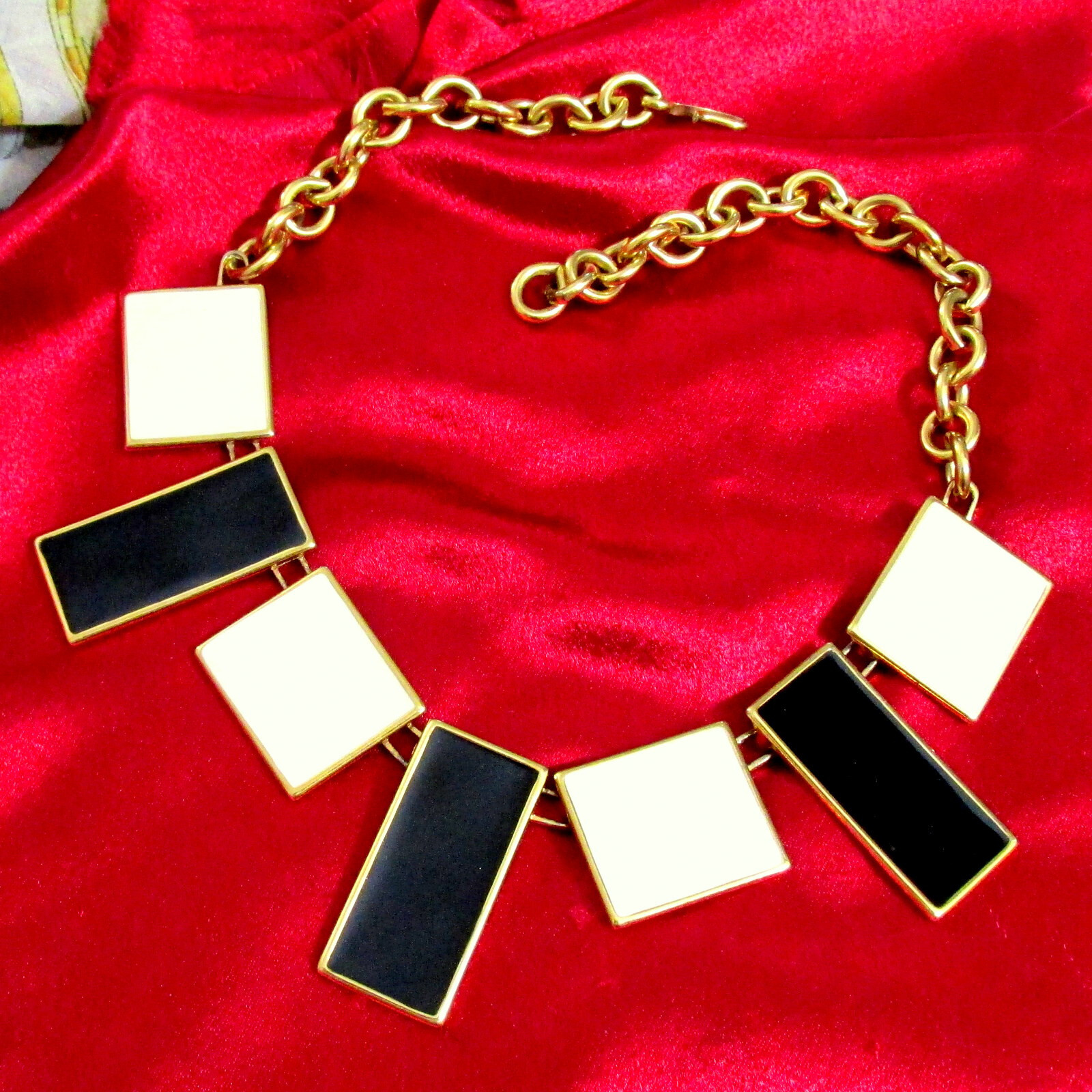 VTG DECO RUNWAY MONET OFF-WHITE/ BLACK ENAMEL MODERNIST BIB NECKLACE GEOMETRIC