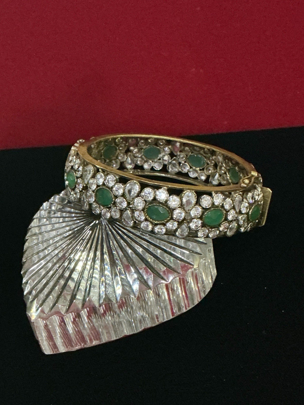 ROBERT Hinged Bracelet. Beautiful! Good Condition!