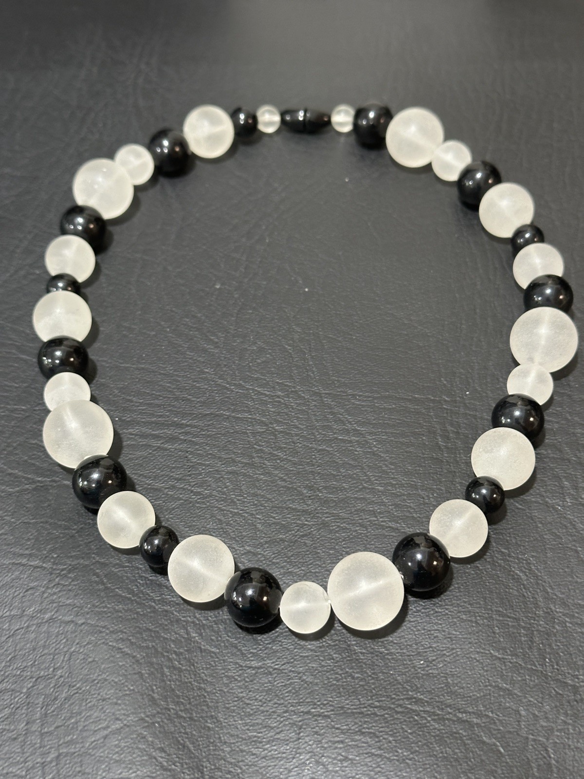 Vintage Black Clear Graduated Acrylic Bead Necklace 16 Inch Twist Closure 16″