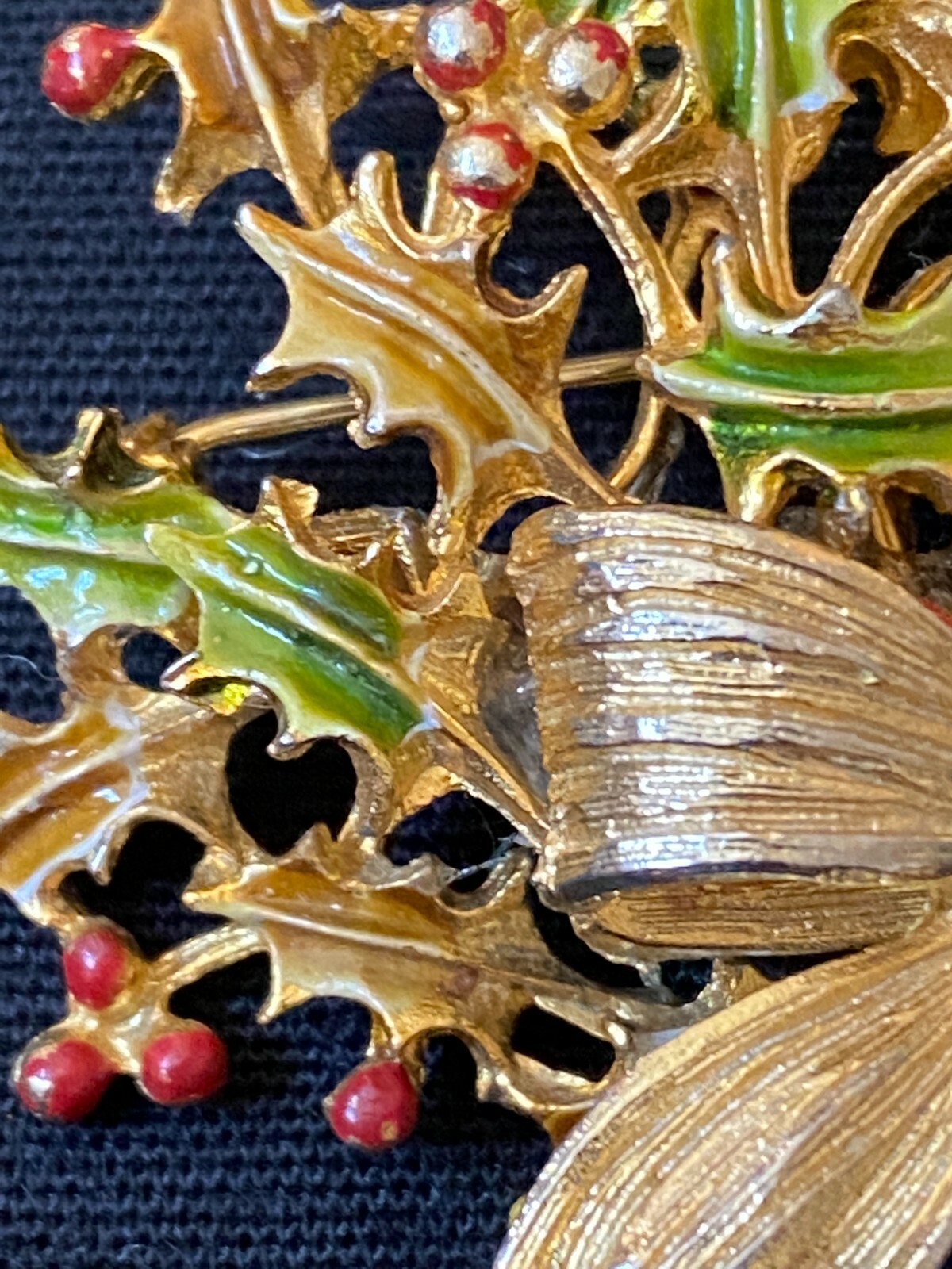 Vintage Weiss Christmas Enamel Holly Bow & Bells Pin – Damaged