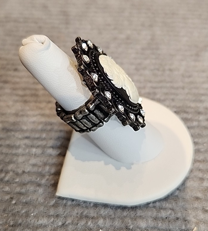 Victorian Cameo Ring Oval Stretch Band Black White Rhinestones Elegant