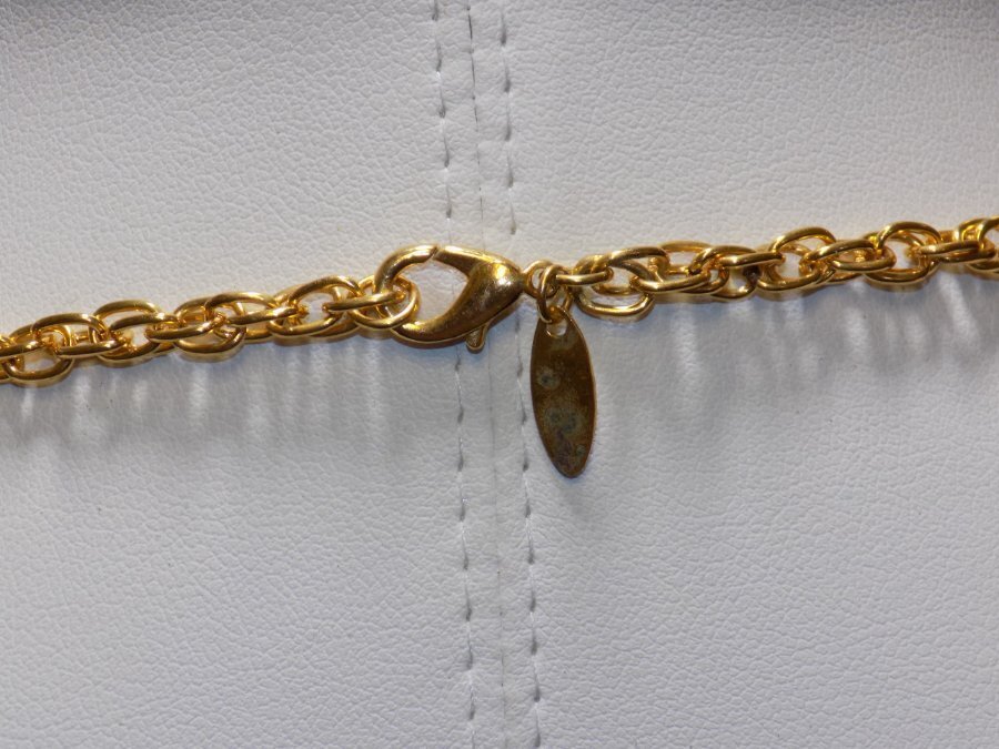 J615-VINTAGE NECKLACE~GOLD TONE/HEART/BEAD ACCENTS~WHITE STAG~28″