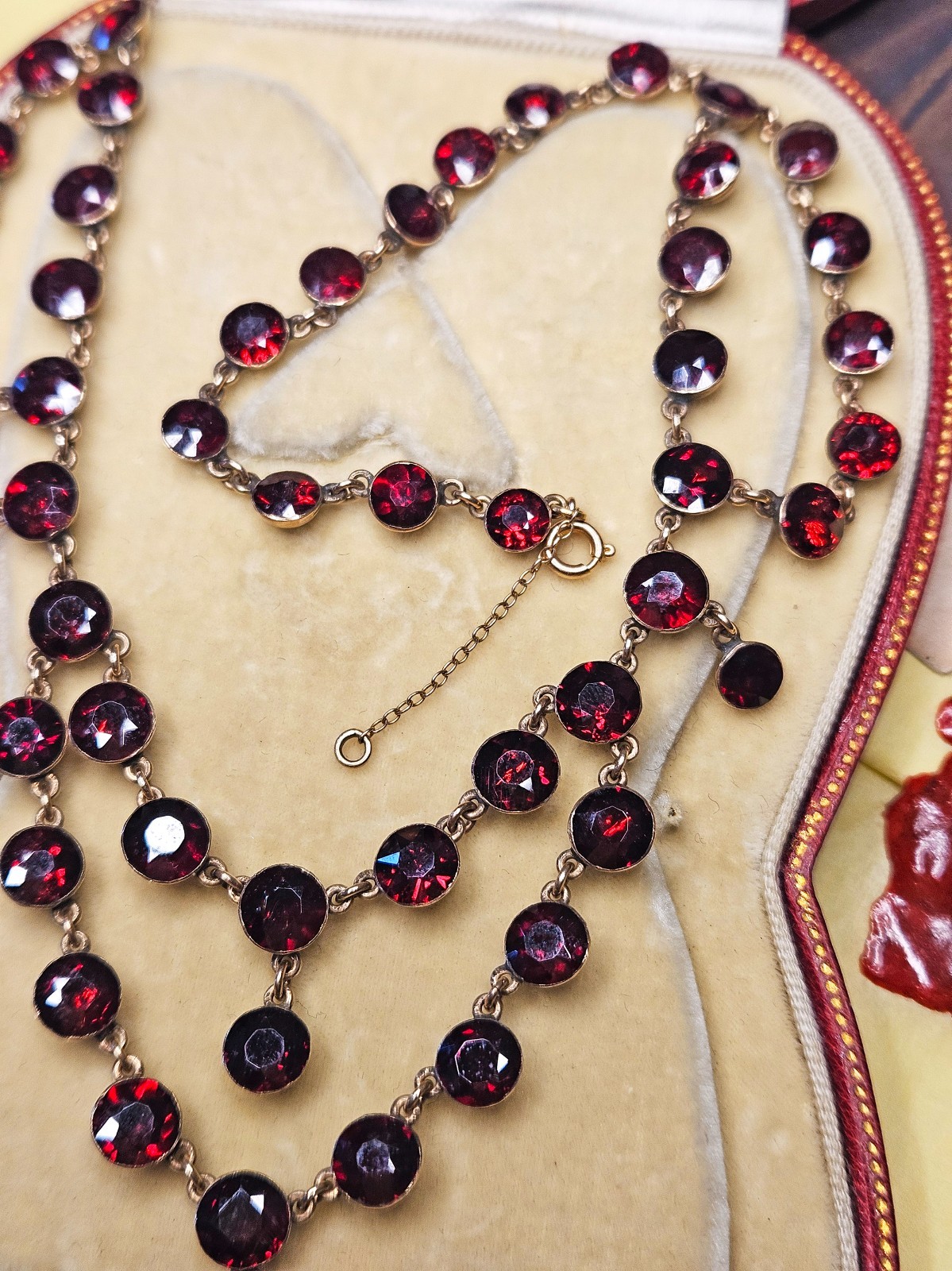 English Late Georgian Early Victorian Almandine Swags Garnet 9 KT Gold Necklace