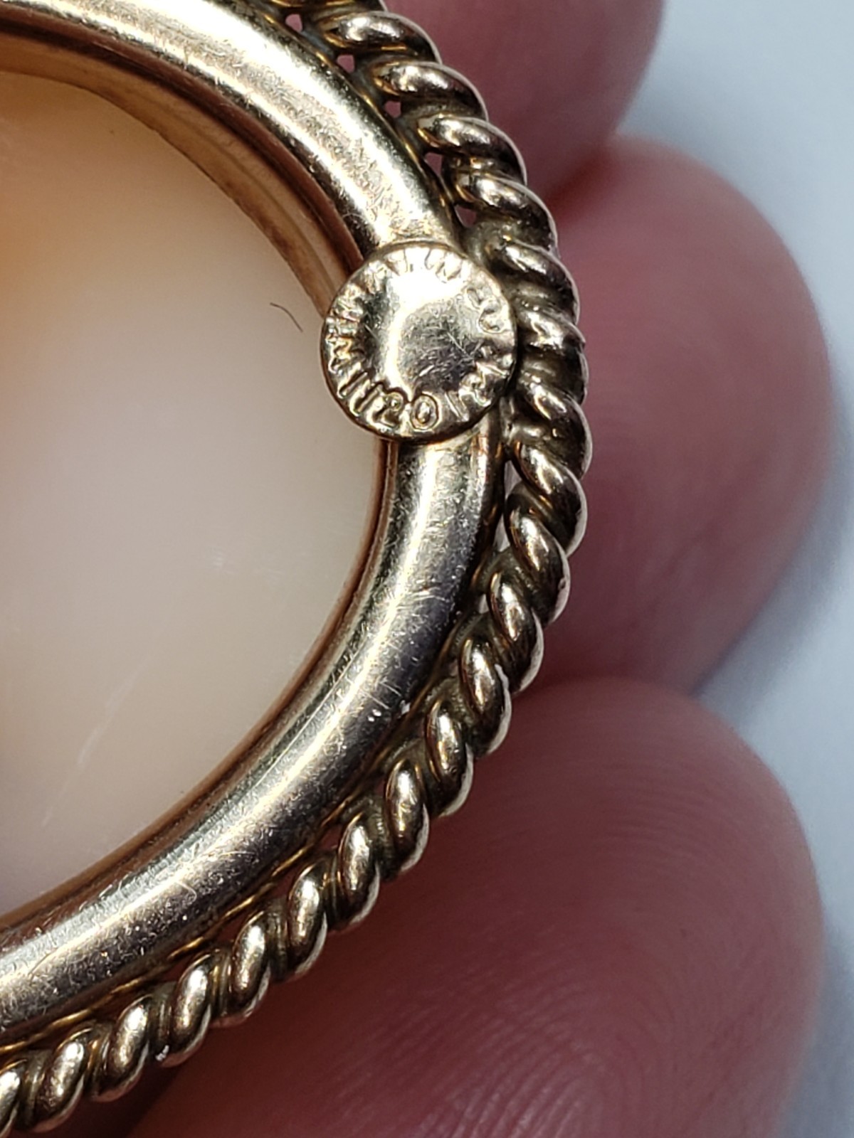 Vintage Antique 8.5g 12k Gold Filled 39X31mm Carved Cameo Brooch Pendant