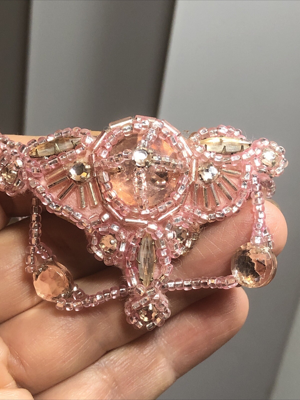 19. Vintage KAREN LANDON Faceted Glass Pink Seed Bead Dangle Bracelet 6 3/4″