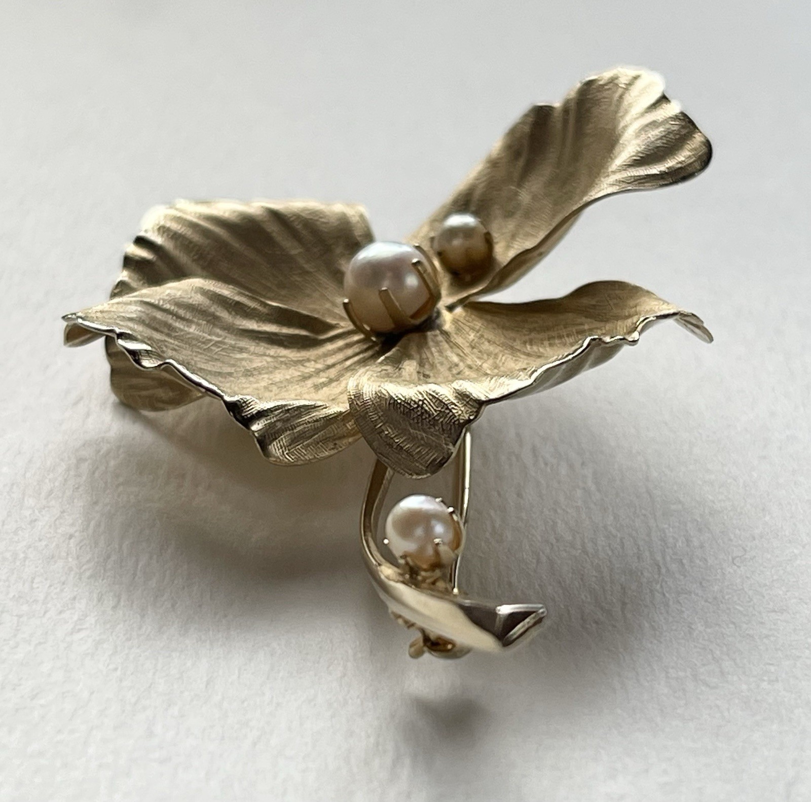 Vintage Textured Gold Tone Flower Pansy with Prong Set Faux Pearl Accents