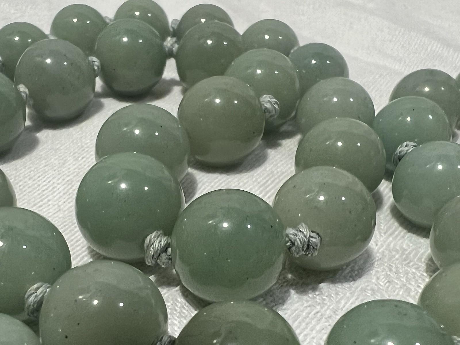 Vintage Chinese Export Jade Apple Green Knotted Bead Necklace 109.4g 26-1/2”