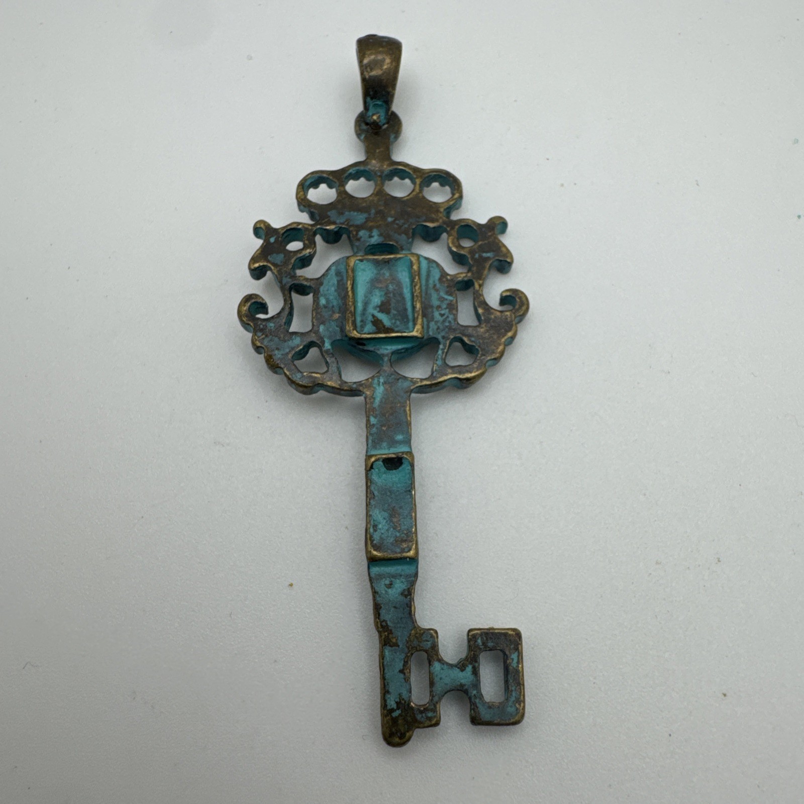 VTG Ornate Skeleton Key Pendant Crown Turquoise Gold Tone Finish Old Fashion