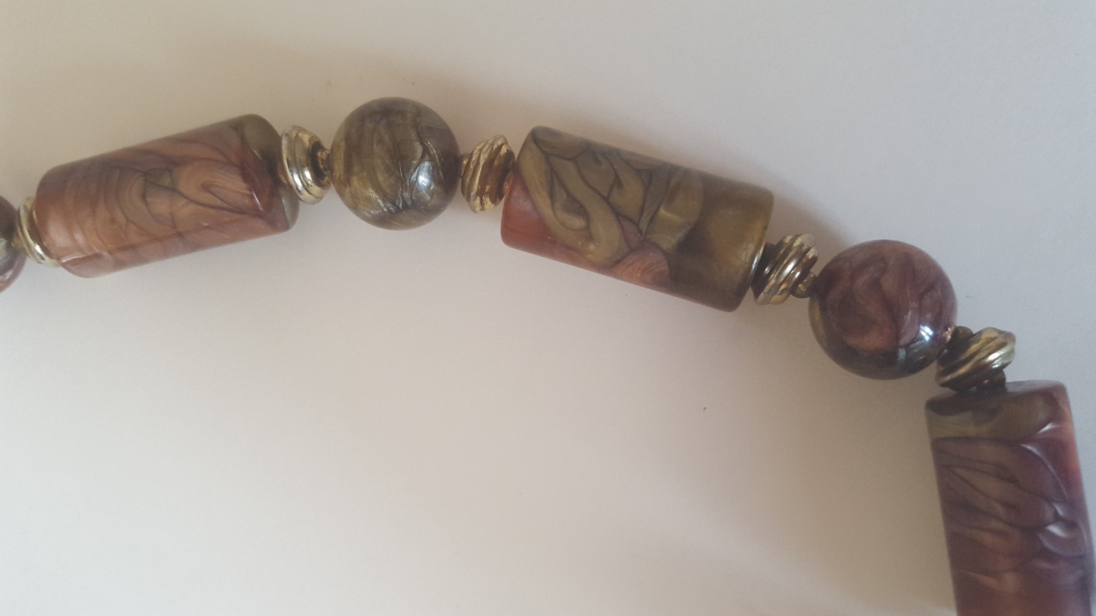 VTG LUCITE Gold, Green, Peach,Red,Brown SWIRL 17 inch NECKLACE