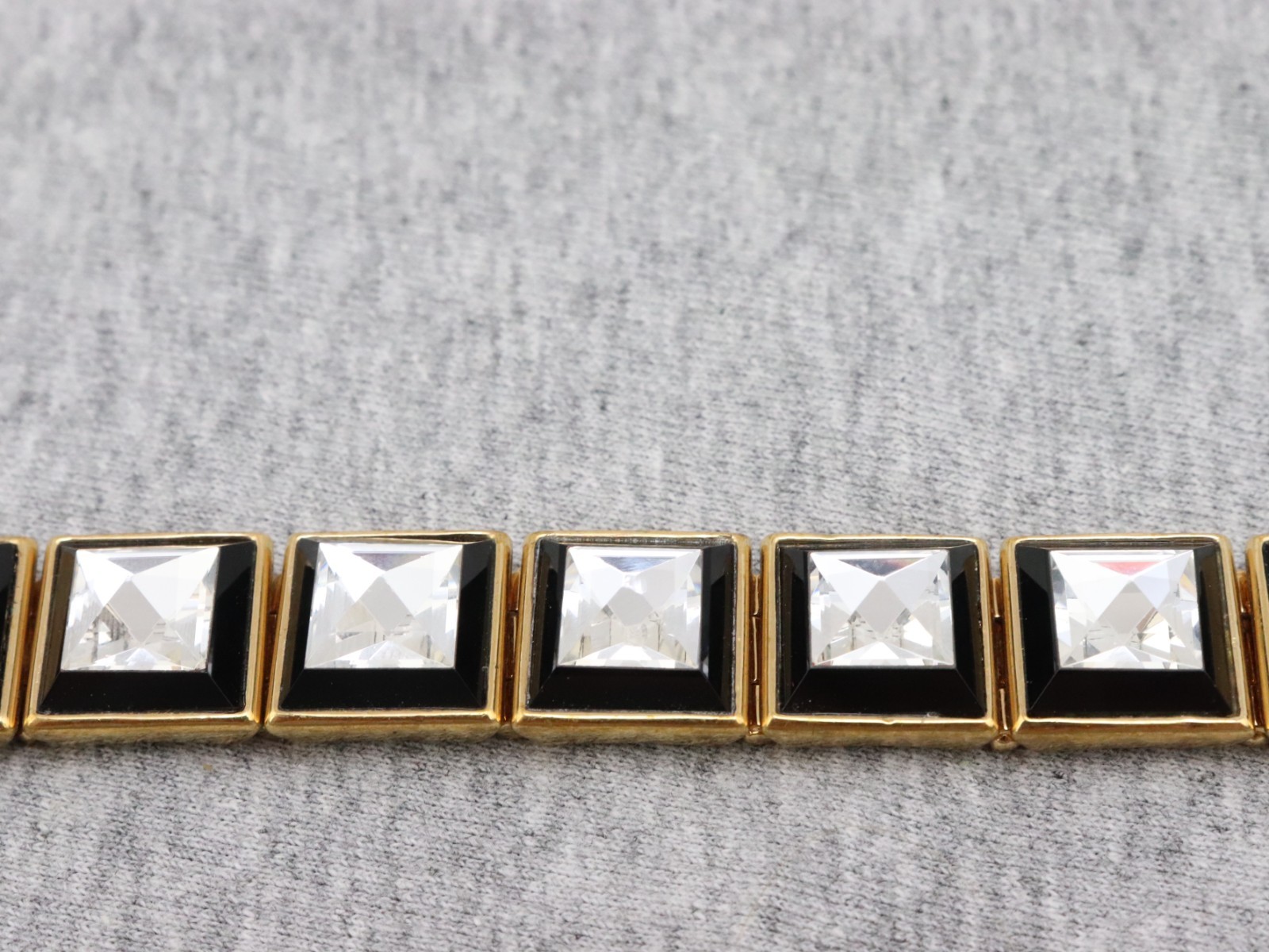 7″ Vintage Henri Bendel Square Crystal Rhinestone Clasp Bracelet Gold Tone Heavy