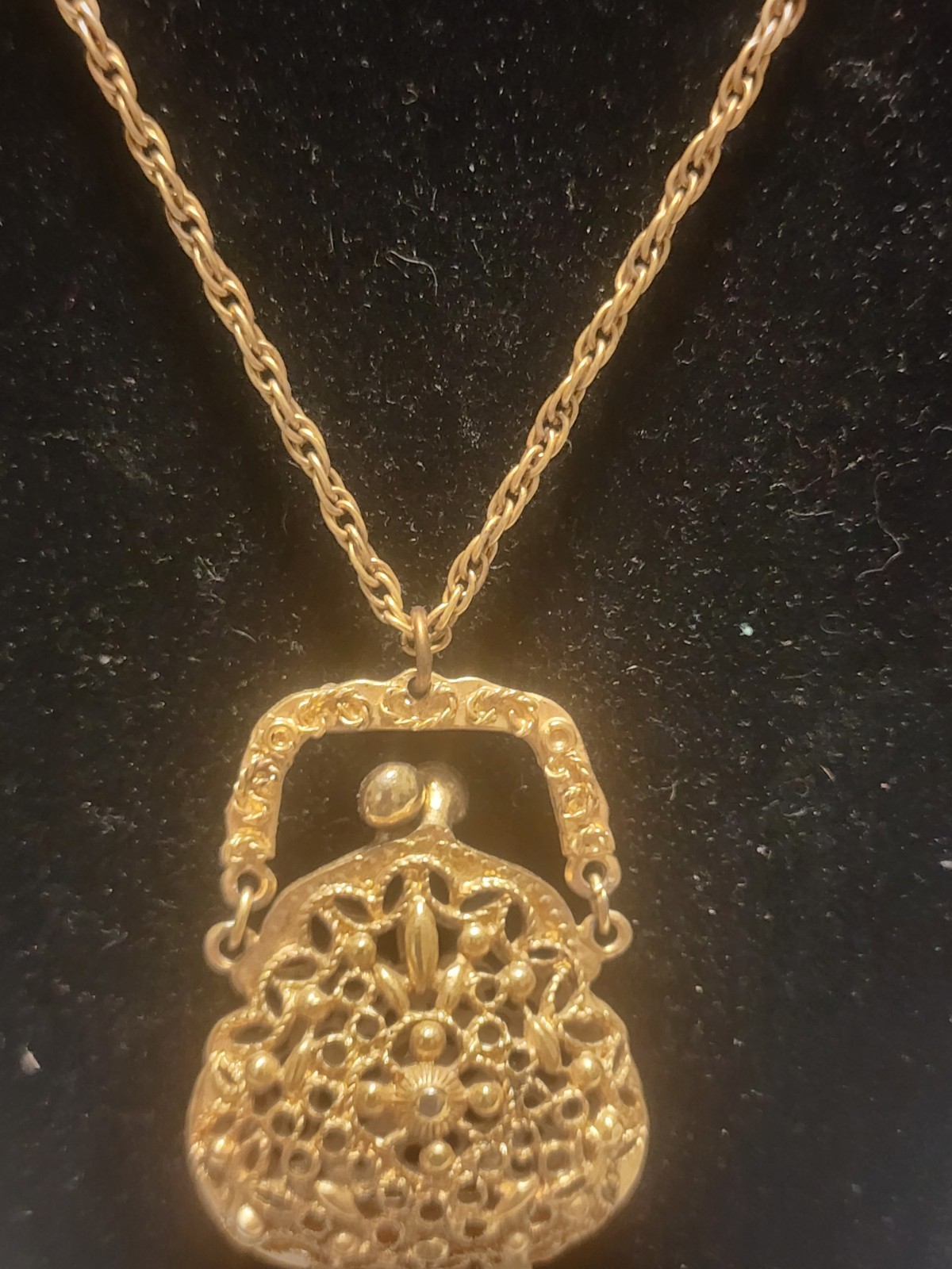 Vtg ART Arthur Pepper Purse Locket Necklace Pendant Gold Tone Filigree Kiss Lock