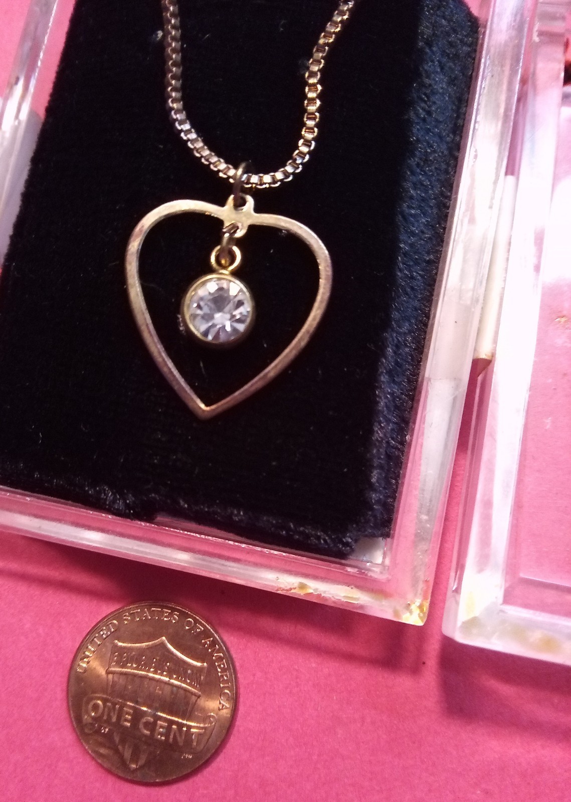 Vintage Women’s Costume Jewelry Gold-Toned Heart Shaped Necklace With Gem Stone