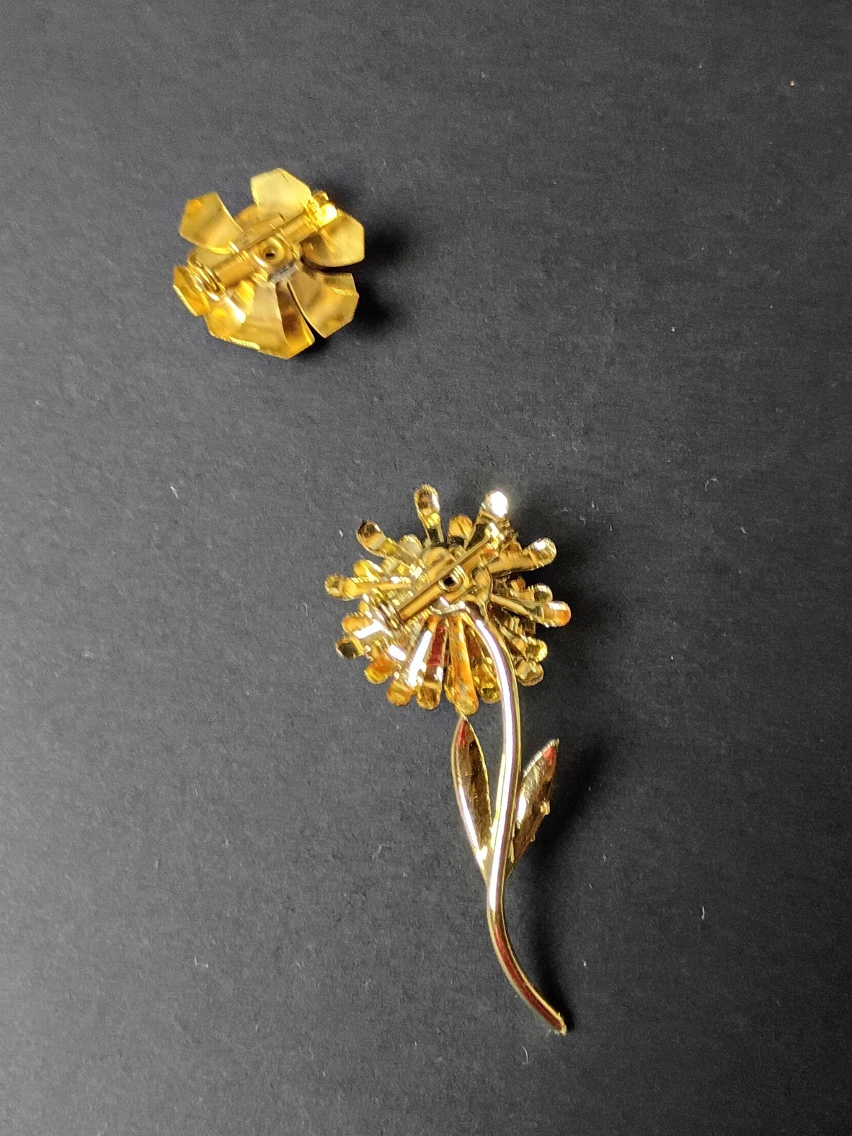 TWO Vintage Floral flower Brooch Pin Gold Tone