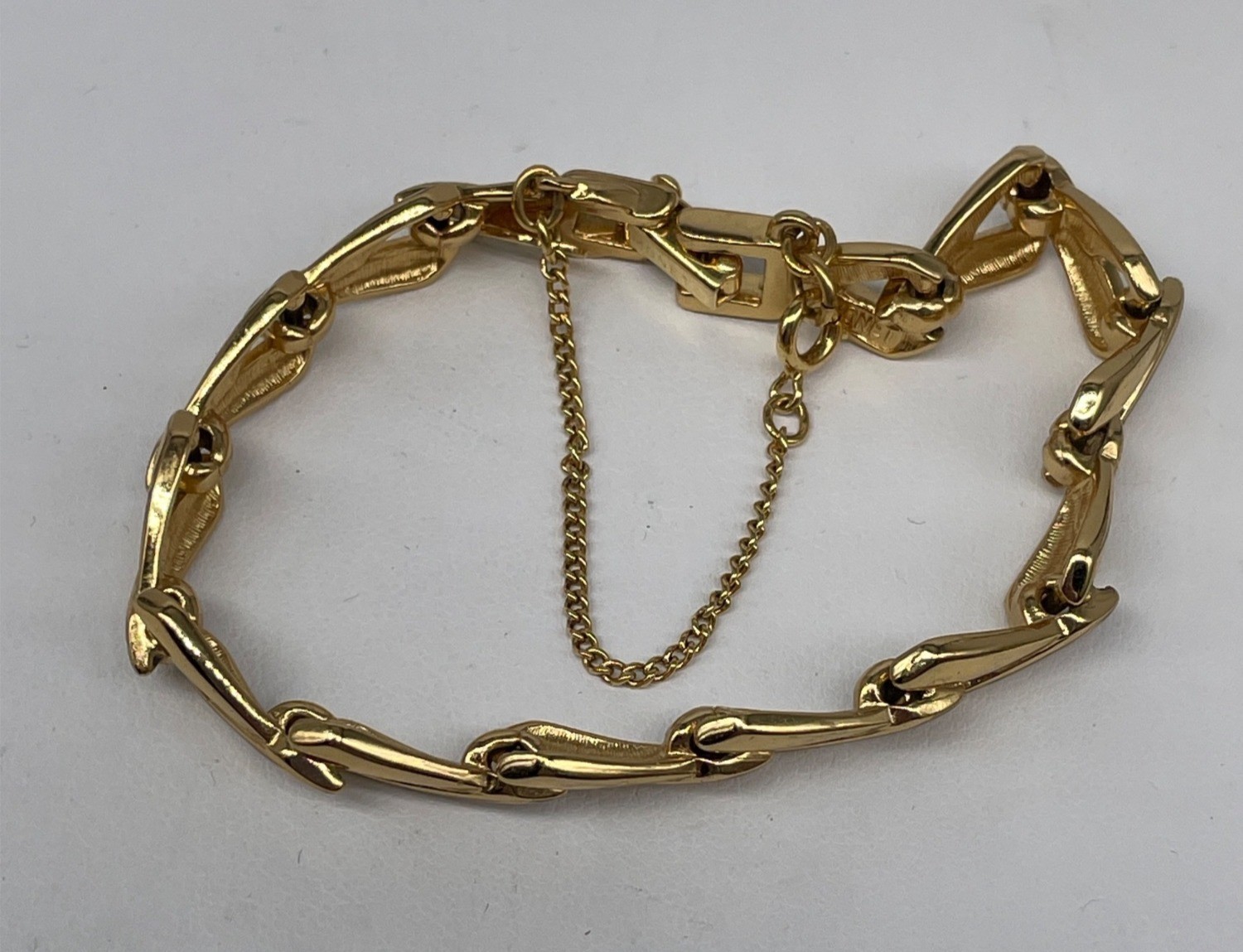 Vintage Monet Gold-Tone Chevron Link Bracelet Fold-Over Clasp Safety Chain EUC