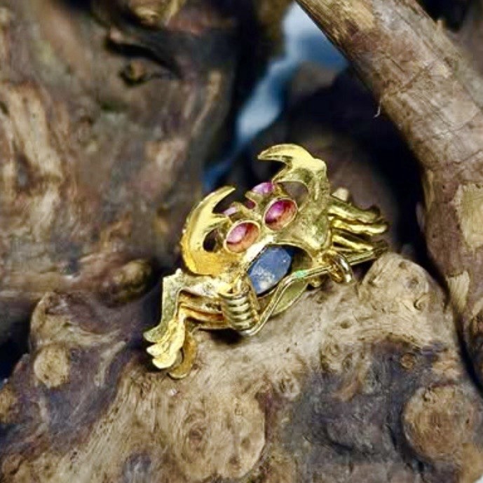 Vintage Jelly Belly Gold Plated Star Sapphire Ruby Eyes Crab C Clasp Pin Brooch