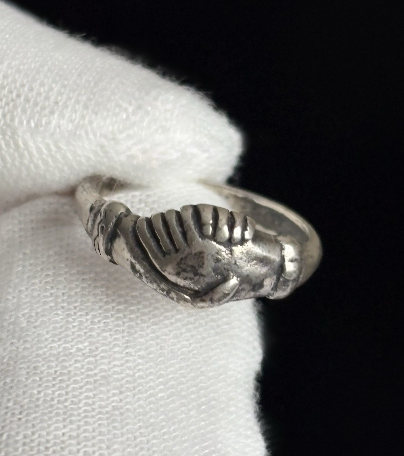 VINTAGE 925 STERLING SILVER FRIENDSHIP HANDSHAKE RING SIZE 4.25