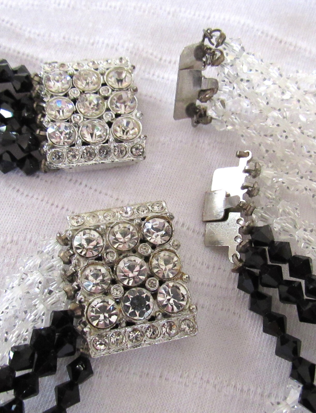 VTG Glass Bead 7-Strand 33″ Necklace Bracelet Earrings Black & Clear Parure Set