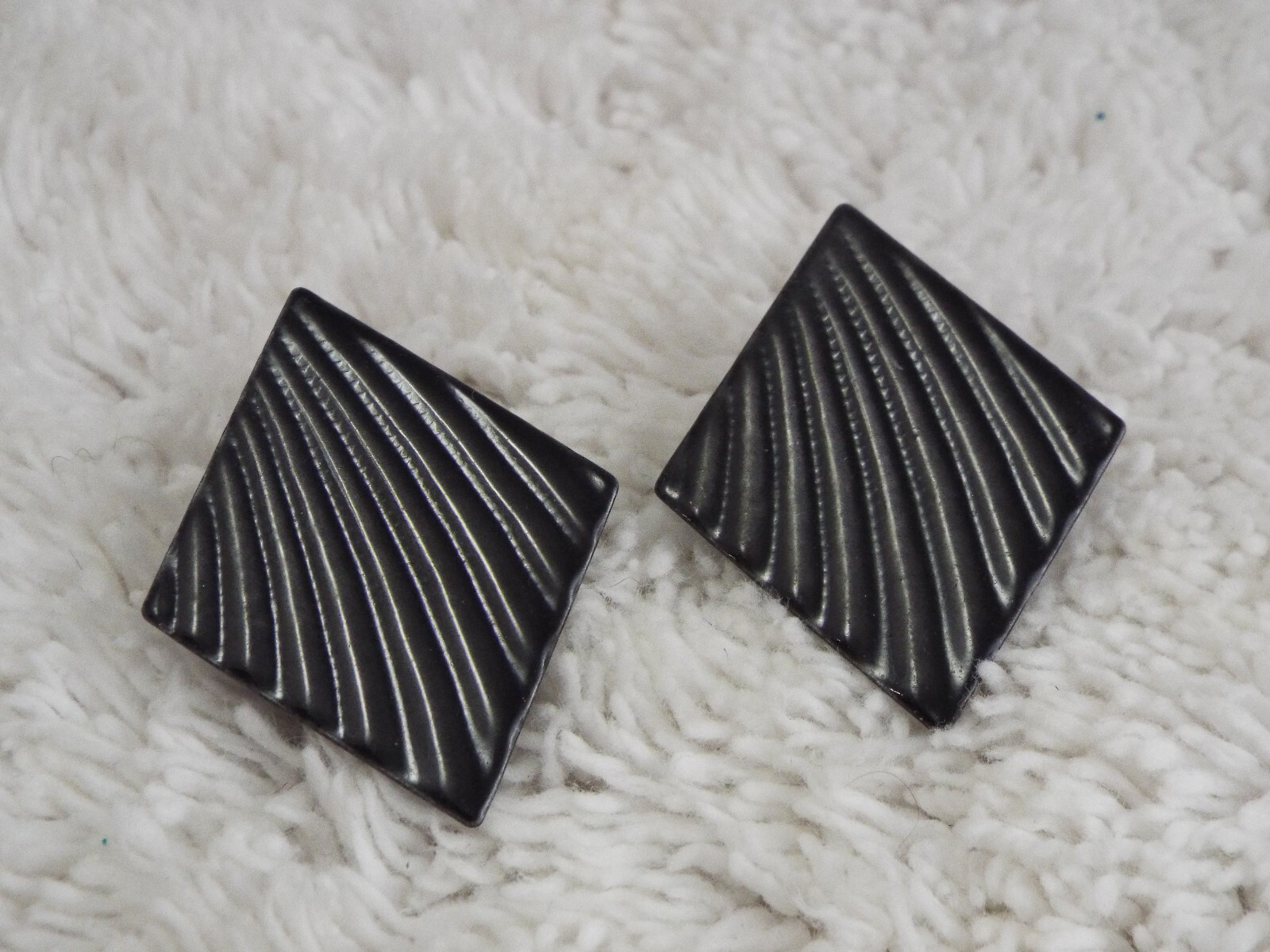 Gray Black Enamel Pierced Earrings (C14)