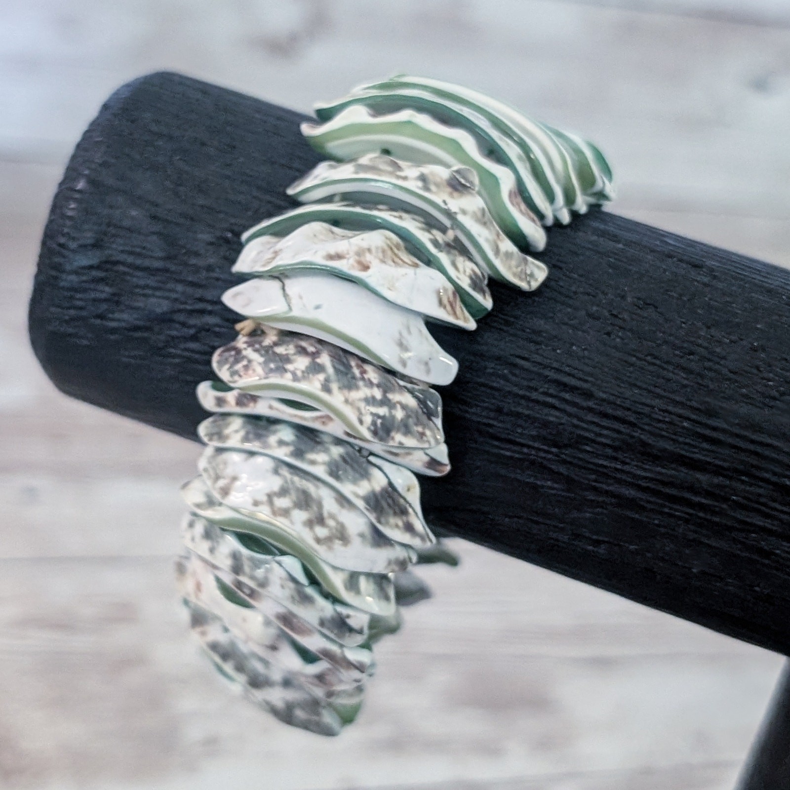 Vintage Stretch Bracelet Green/White/Brown Shell? Statement Chunky