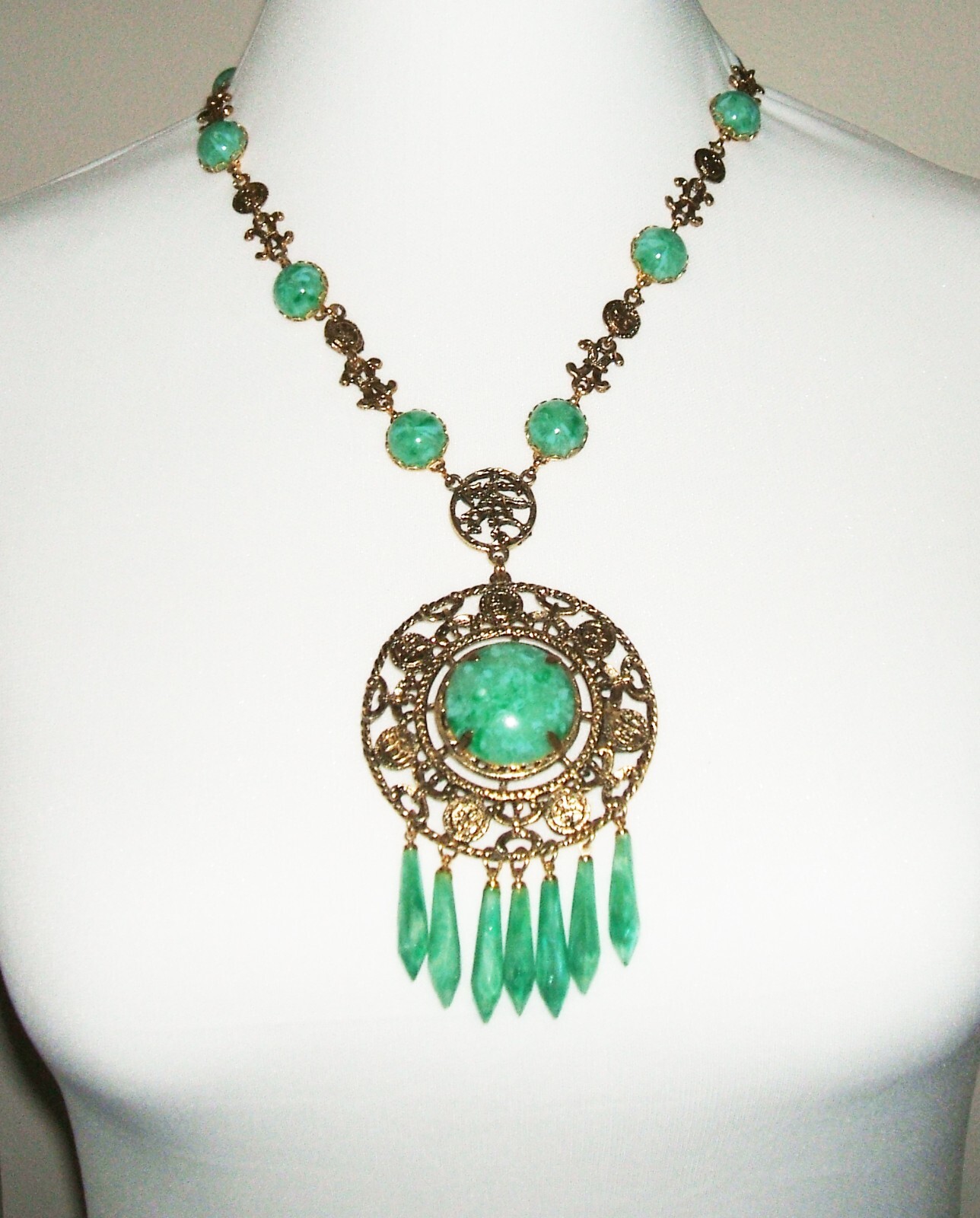 Vintage GOLDETTE GREEN PEKING GLASS ASIAN Influence NECKLACE Please READ Pics