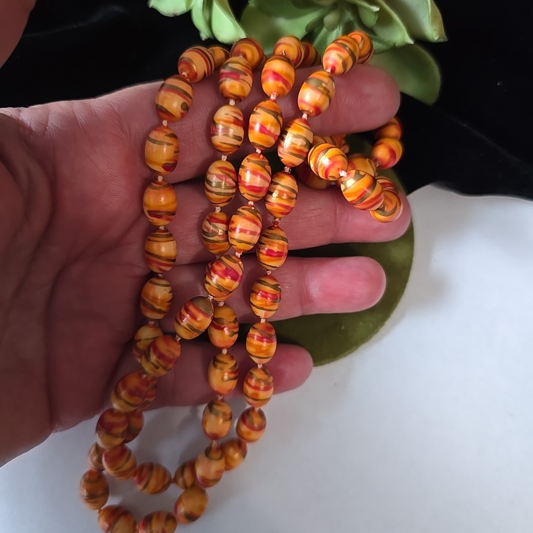 Vintage 50s Lightweight Hand Painted Plastic Beads Necklace 34″ L
