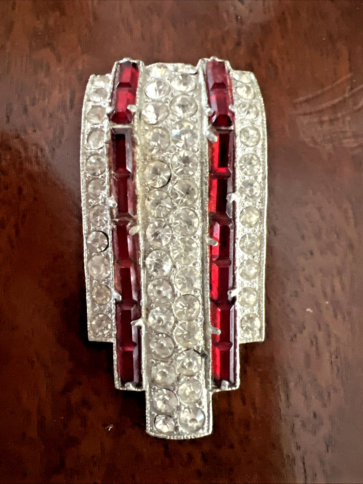 VINTAGE 1930’s 40’s CLEAR and RUBY RED RHINESTONE FUR CLIP 1 3/4″ long x 1″ wide
