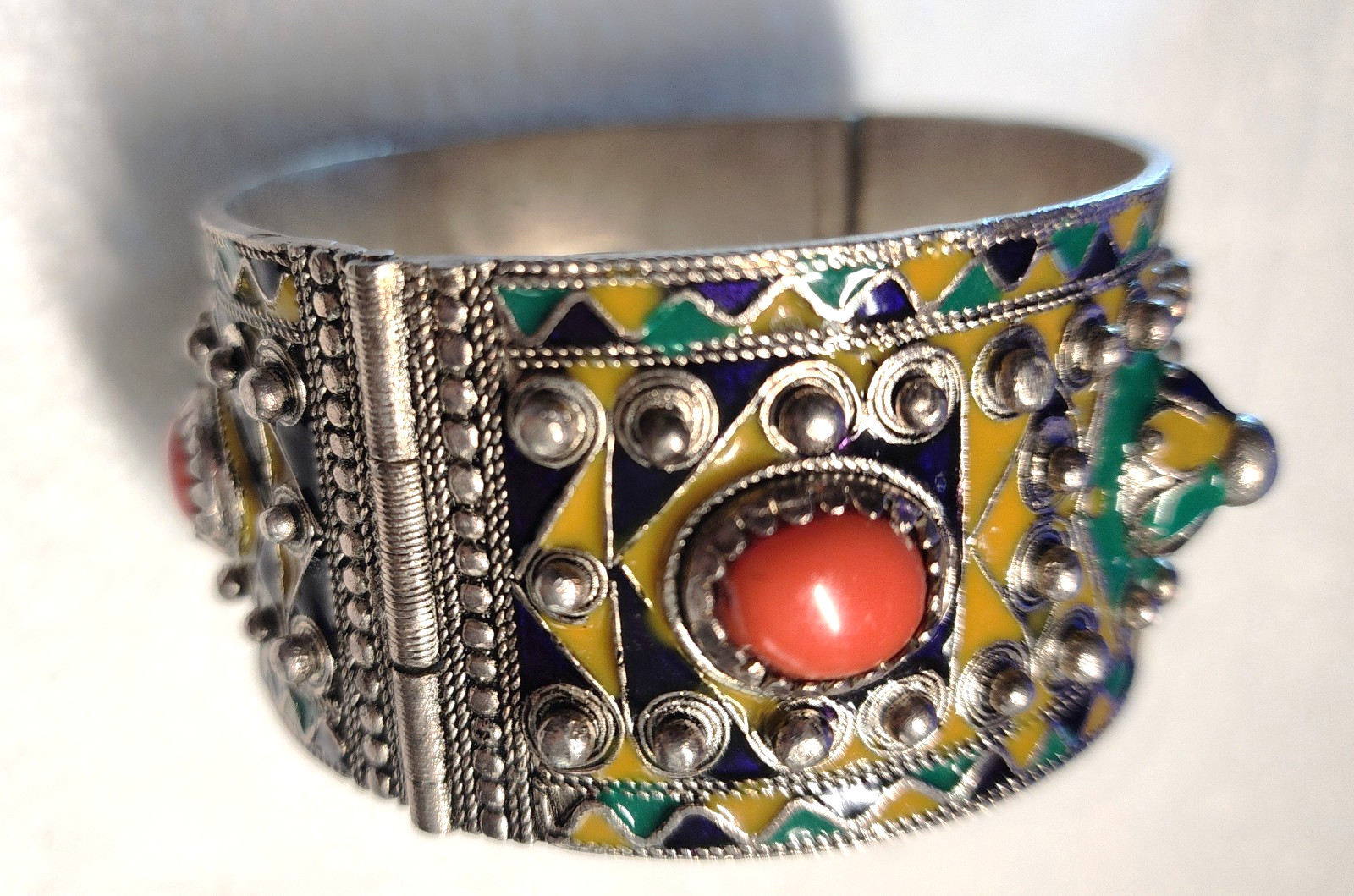VINTAGE ENAMEL BERBER CUFF TRIBAL BANGLE BRACELET 2 5/8″ WIDTH X 1 3/8 DEEP